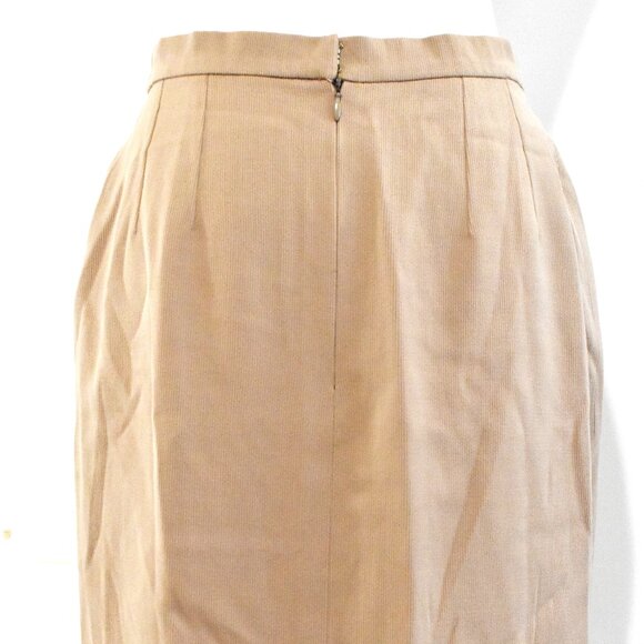 CHANEL Boutique Vintage Navy & Cream Blazer Skirt Suit Set – Gold Buttons - Picture 11 of 14